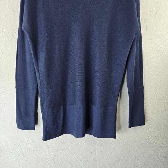 Lilly Pulitzer V Neck Sweater M Blue Silk Blend Pullover Preppy Minimalist Top - Picture 4 of 13